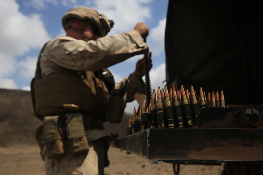 24th MEU's Headquarters and Service Company conducts live-fire exercise