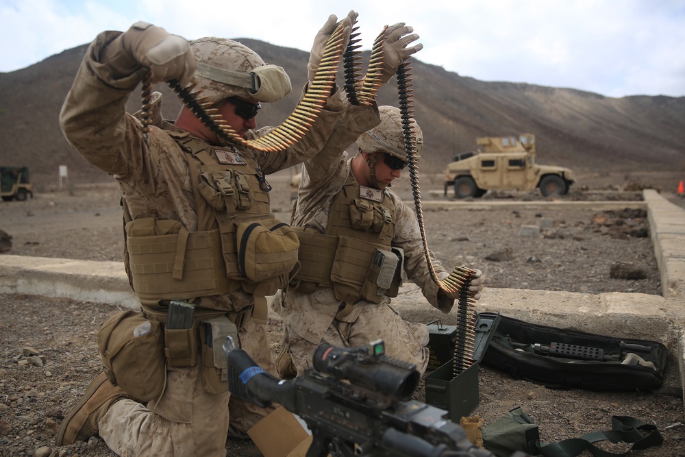24th MEU's Headquarters and Service Company conducts live-fire exercise