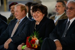 435th AGOW and AEW welcome new commander