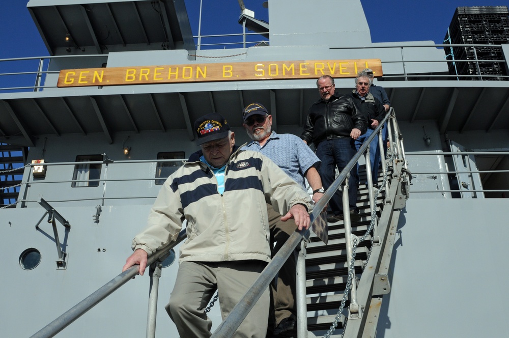 Veteran Amphibious Watercraft crew members and former 96th Inf. Div. Soldier visit 364th ESC watercraft unit