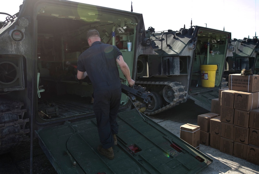 2nd Assault Amphibian Battalion loads guns