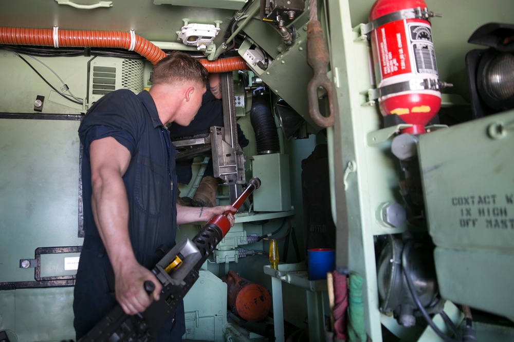 2nd Assault Amphibian Battalion loads guns