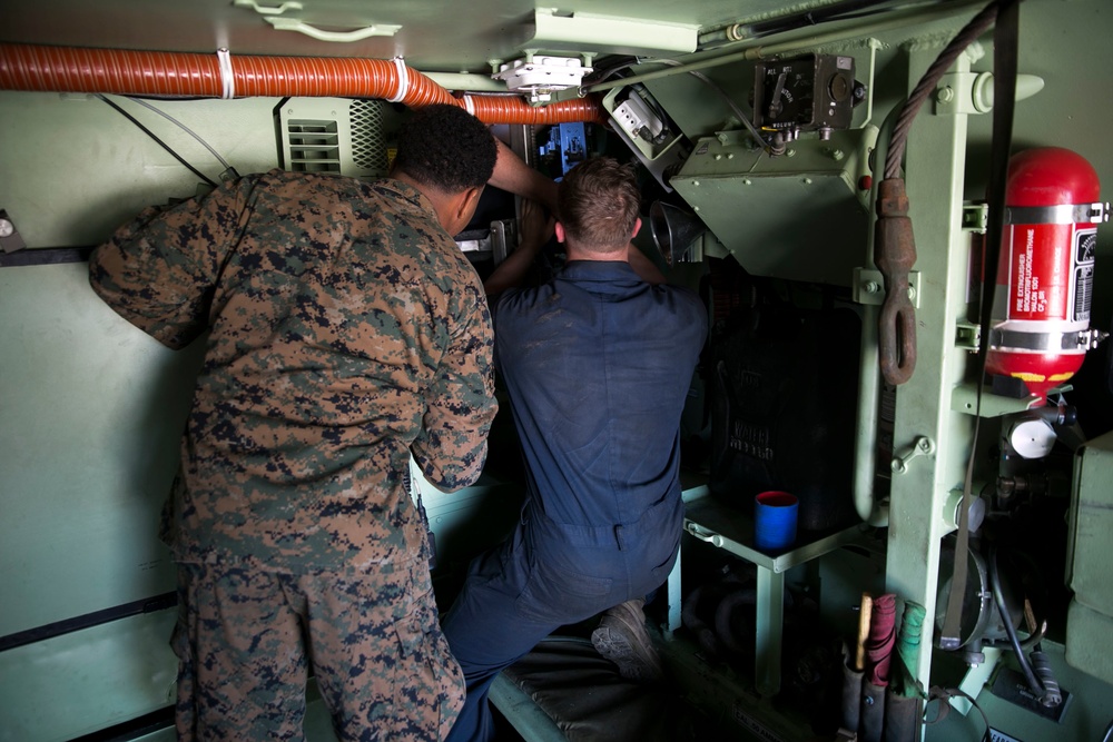 2nd Assault Amphibian Battalion loads guns