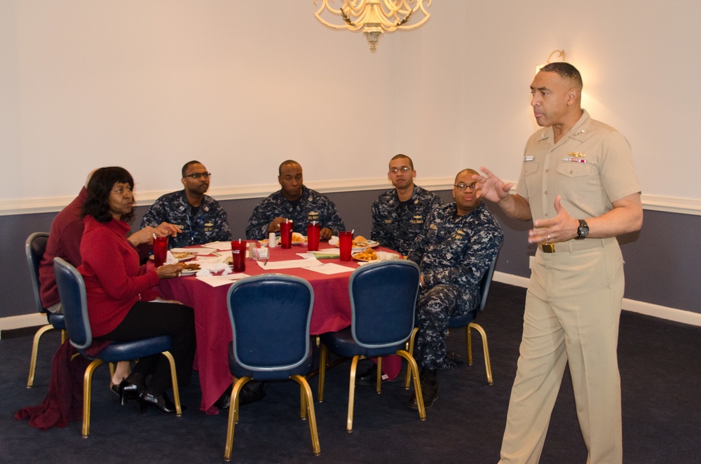 Vice Adm. Grooms emphasizes networking, sharing ideas during NNOA Tidewater Meeting