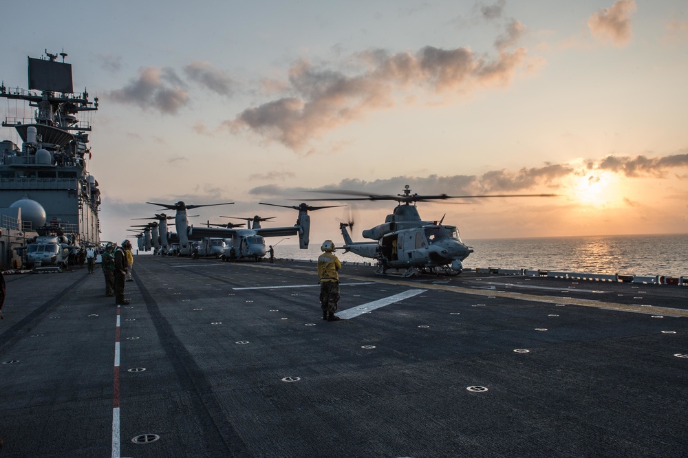 USS Bonhomme Richard: JMSDF aboard BHR/flight ops