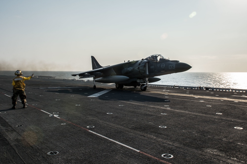 USS Bonhomme Richard: AV-8B Harrier