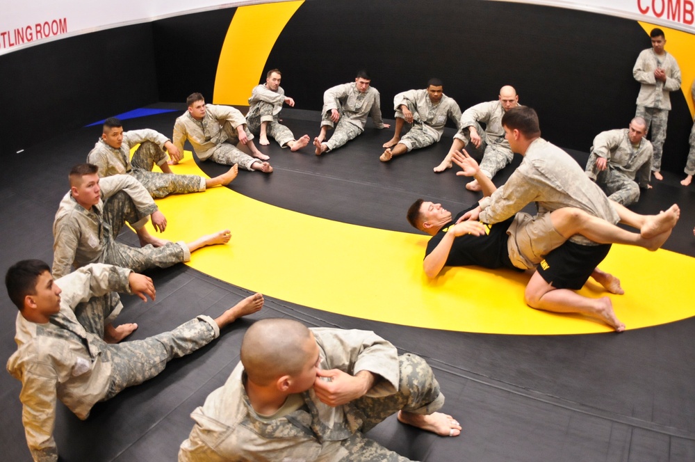 RHHT, 2nd CR combatives training