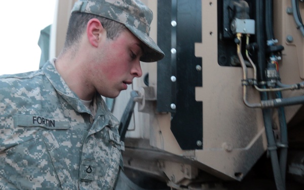 Soldiers move equipment across Canada during Maple Caravan 15