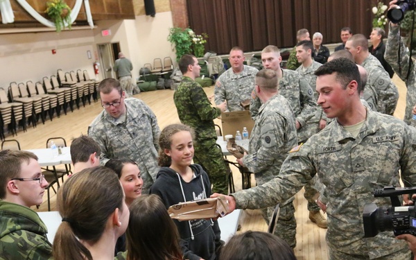 Reserve Soldiers meet local Canadians during Maple Caravan exercise