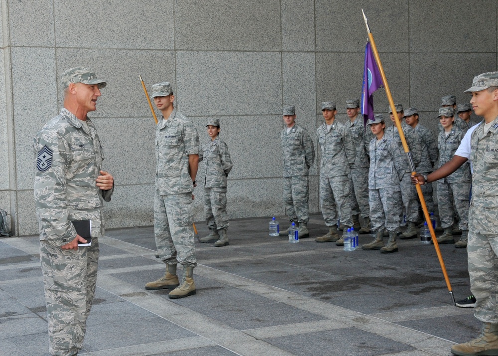 Senior NCOs from Los Angeles Air Force Base instruct Loyola Marymount ROTC cadets