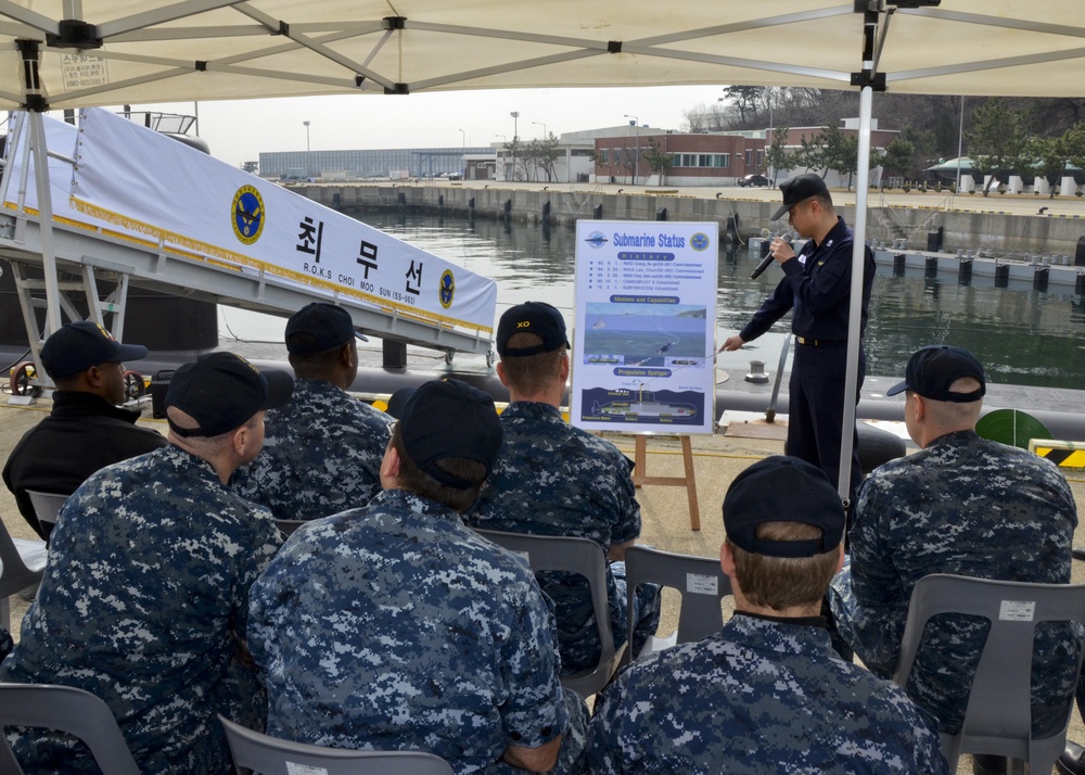 Sailors visit Jinhae Naval Base