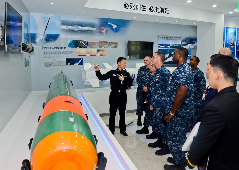 Sailors visit Jinhae Naval Base