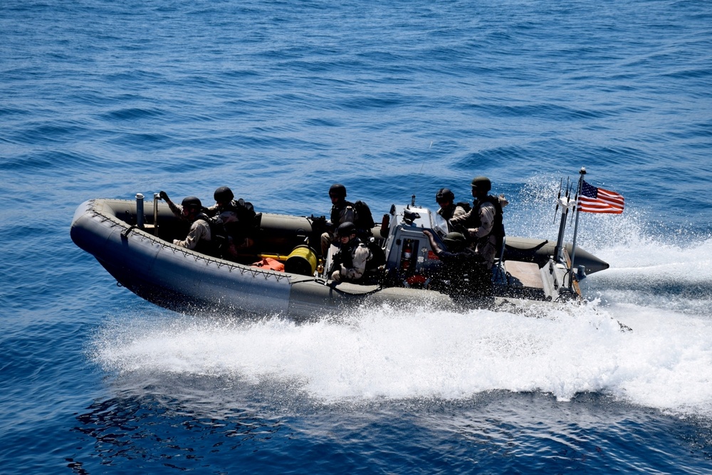 USS Oscar Austin VBSS team trains