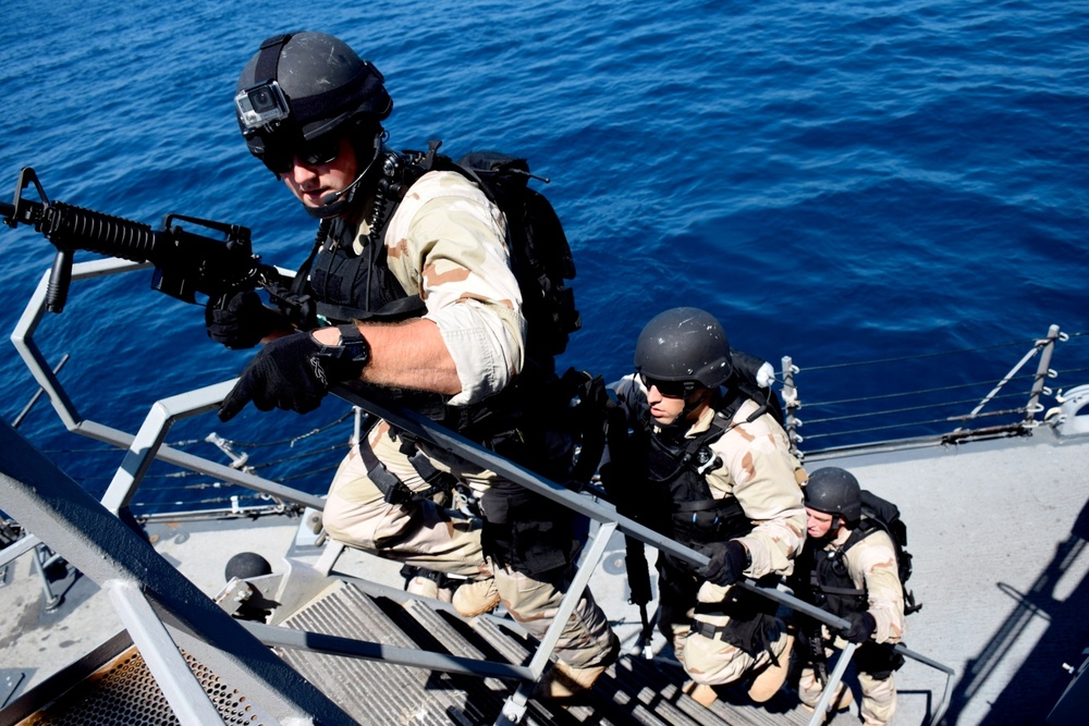 USS Oscar Austin VBSS team trains