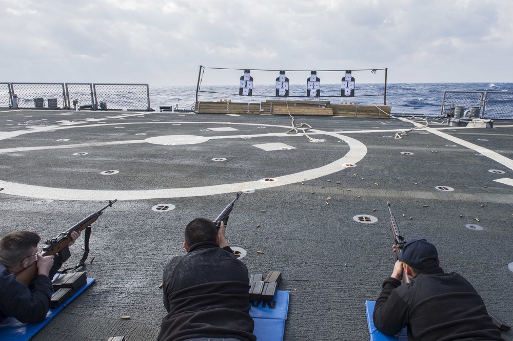 USS Laboon Sailors conduct M14 rifle qualification