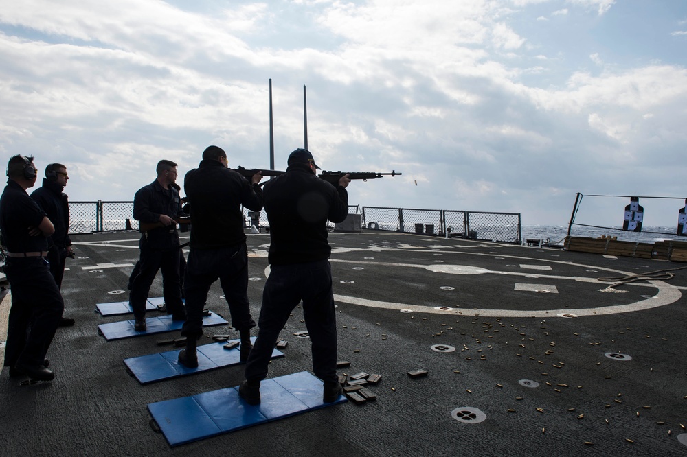 USS Laboon Sailors conduct M14 rifle qualification