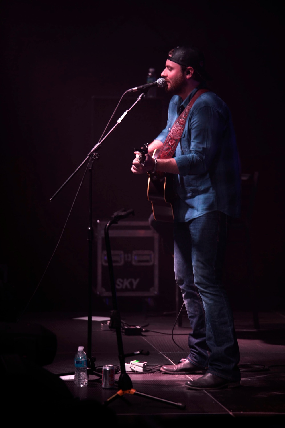 Chris Young brings American country to Korea