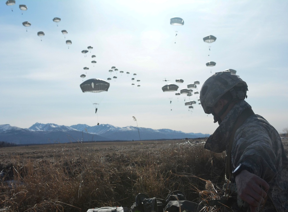 Spartans kick off Spartan Valkyrie with dual mass-tactical airborne ops