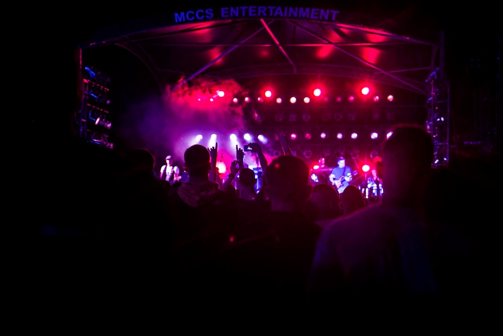 Chris Young Gives Free Concert for Okinawa Marines