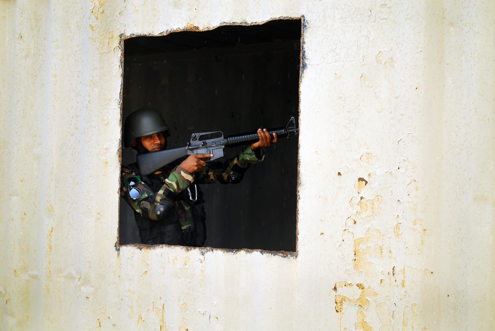 Exercise Eagle Resolve 2015: Simulated hostage rescue mission