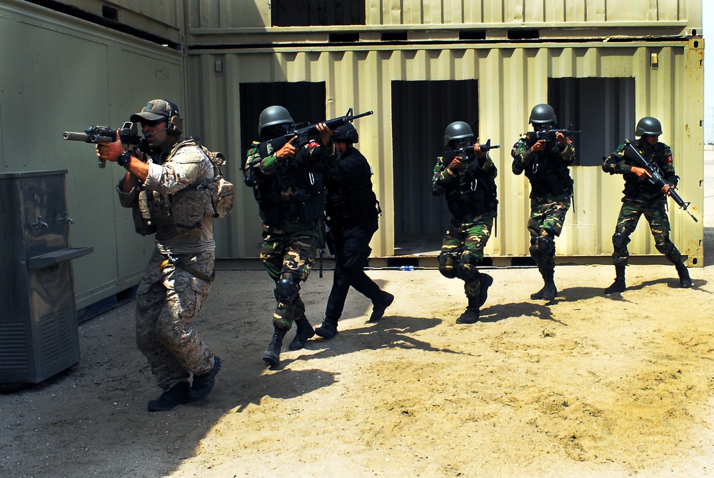 Exercise Eagle Resolve 2015: Simulated hostage rescue mission
