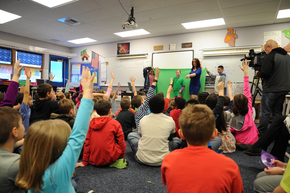 Spokane weather anchor visits Fairchild students