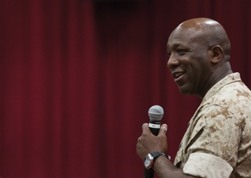 Top Devil Dogs visit MCB Hawaii