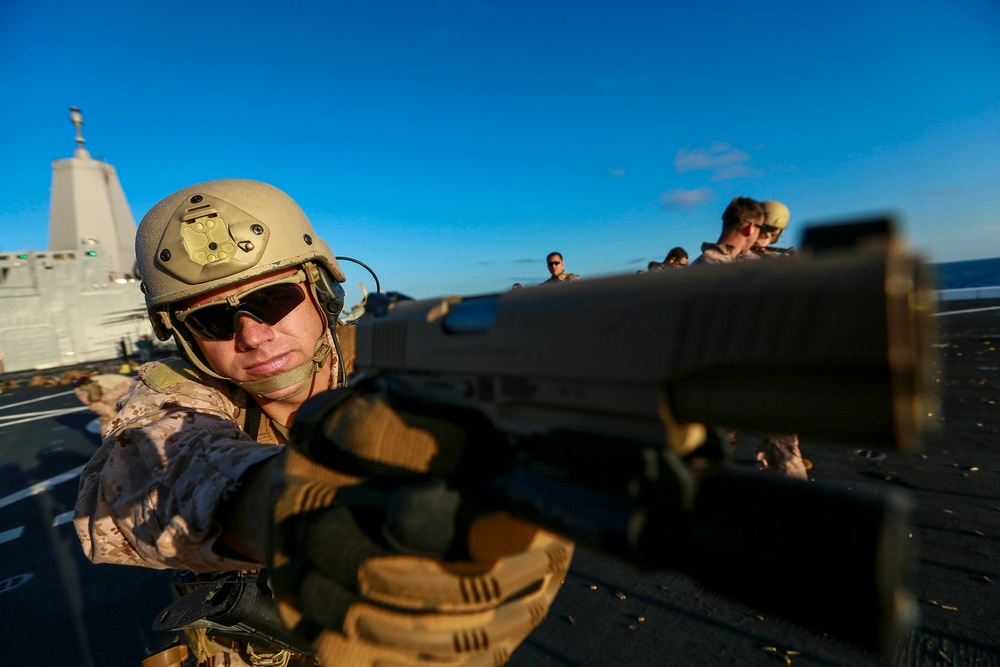 15th MEU Marines zero in on targets