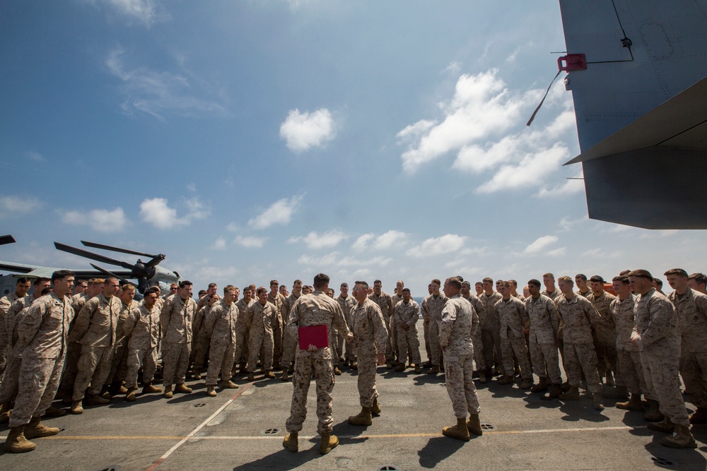 DVIDS - Images - Marine Awarded Navy Commendation Medal [Image 4 of 4]