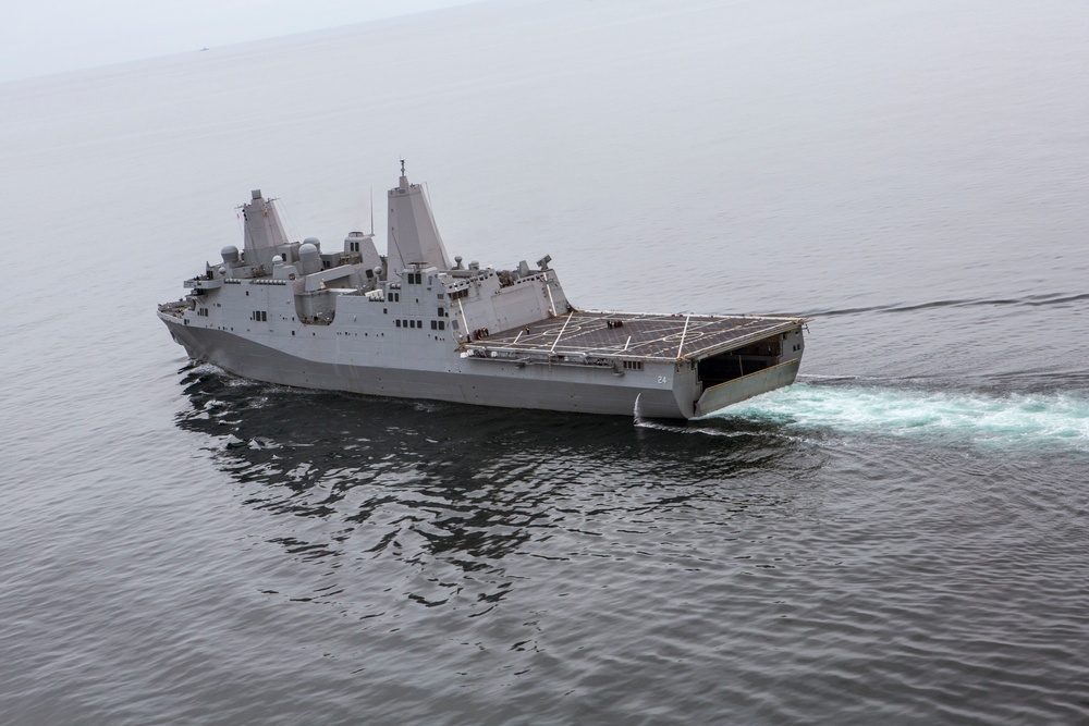 USS Arlington conducts flight operations in the Atlantic Ocean