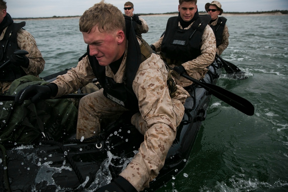 Swift, Silent, Deadly: 2nd Recon Bn. conducts Beach Operations