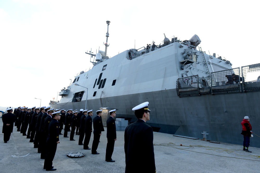 USS Fort Worth operations