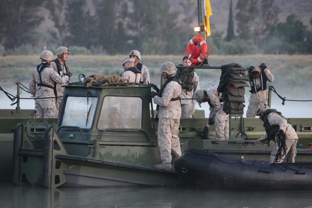 Marines conduct bridge exercise in Lake Elsinore