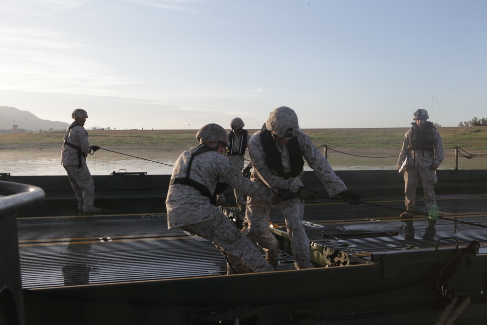 Marines conduct bridge exercise at Lake Elsinore