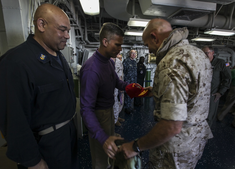 Lt. Gen. Berger, Sgt. Maj. Kasal visit USS Essex