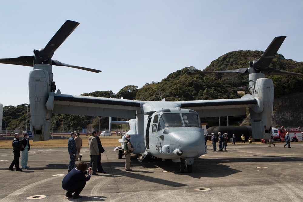 Ospreys land at Sasebo, Japan