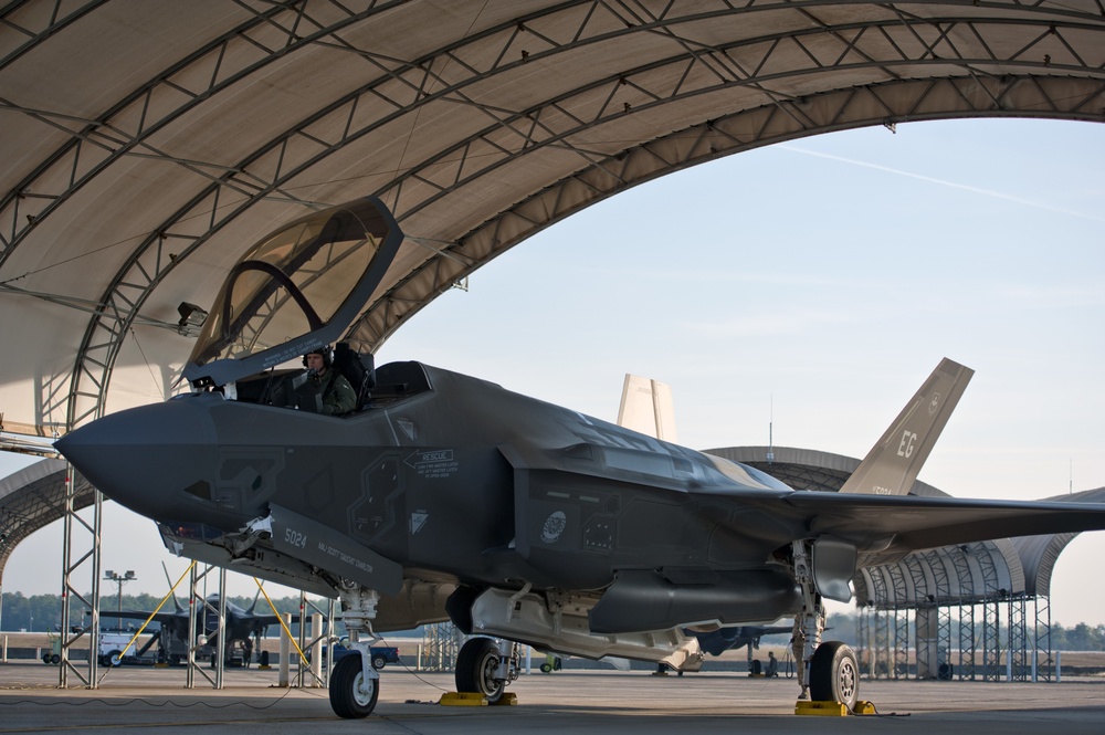 RAAF pilot paves future with first F-35 flight