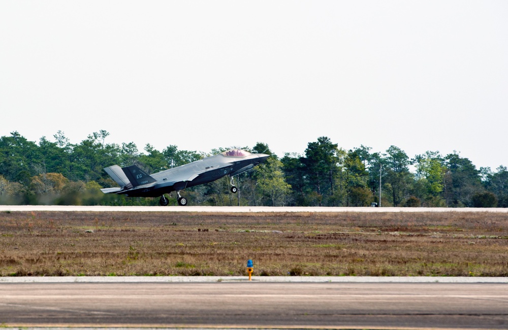 RAAF pilot paves future with first F-35 flight