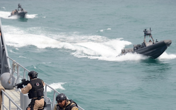 International forces practice maritime operations during Eagle Resolve 2015