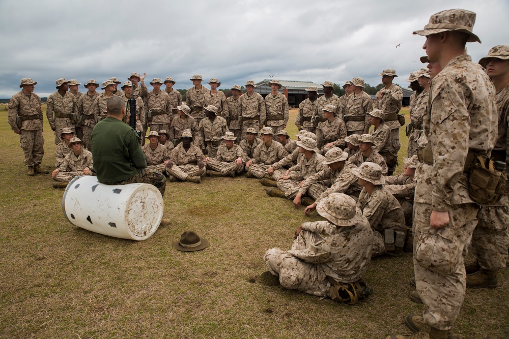 Marine recruits build self-confidence during marksmanship training