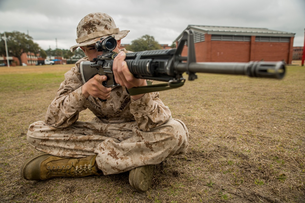 Marine recruits build self-confidence during marksmanship training