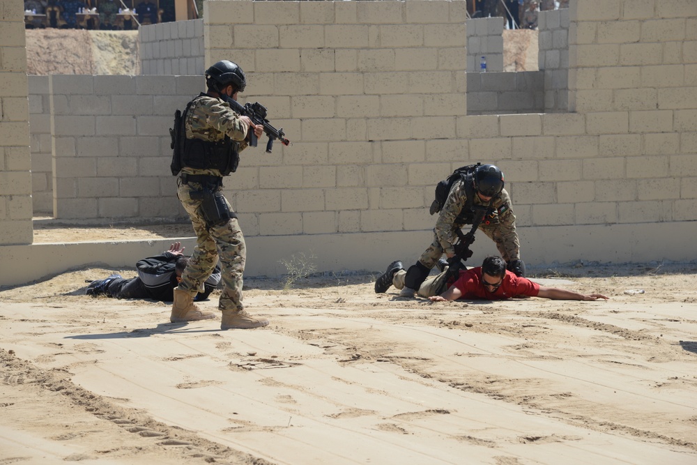 International forces simulate hostage rescue during Eagle Resolve 2015