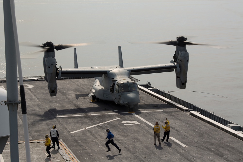 Osprey makes first ever landing on Republic of Korea amphibious assault ship
