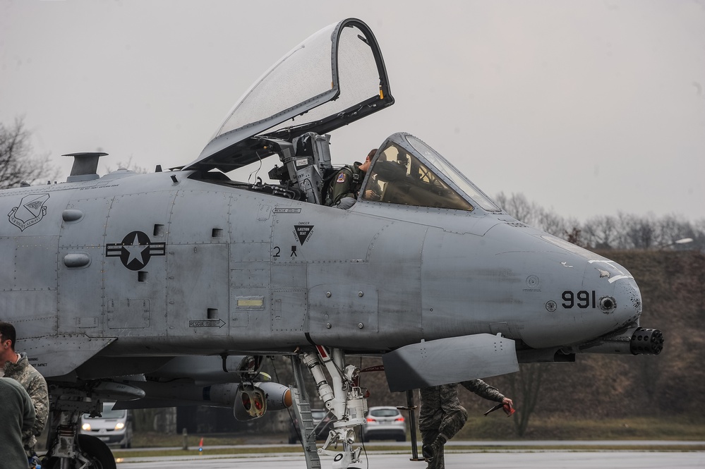 A-10 fighters land in Poland