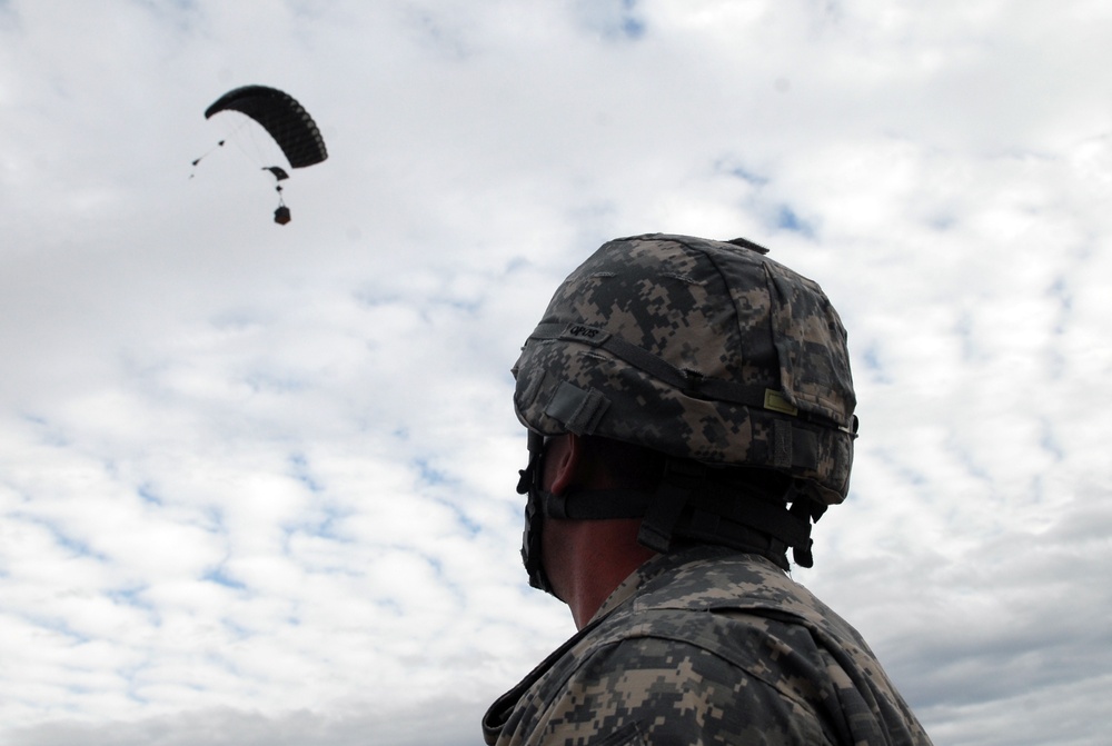 Riggers train with 'smart' parachutes
