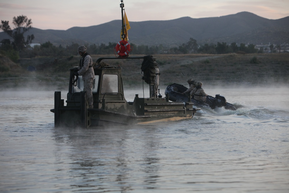 Marine Corps shows off versatility to Lake Elsinore during exercise