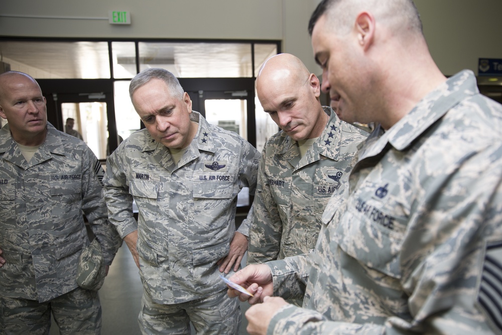 18 AF, USAF EC commanders visit Yokota