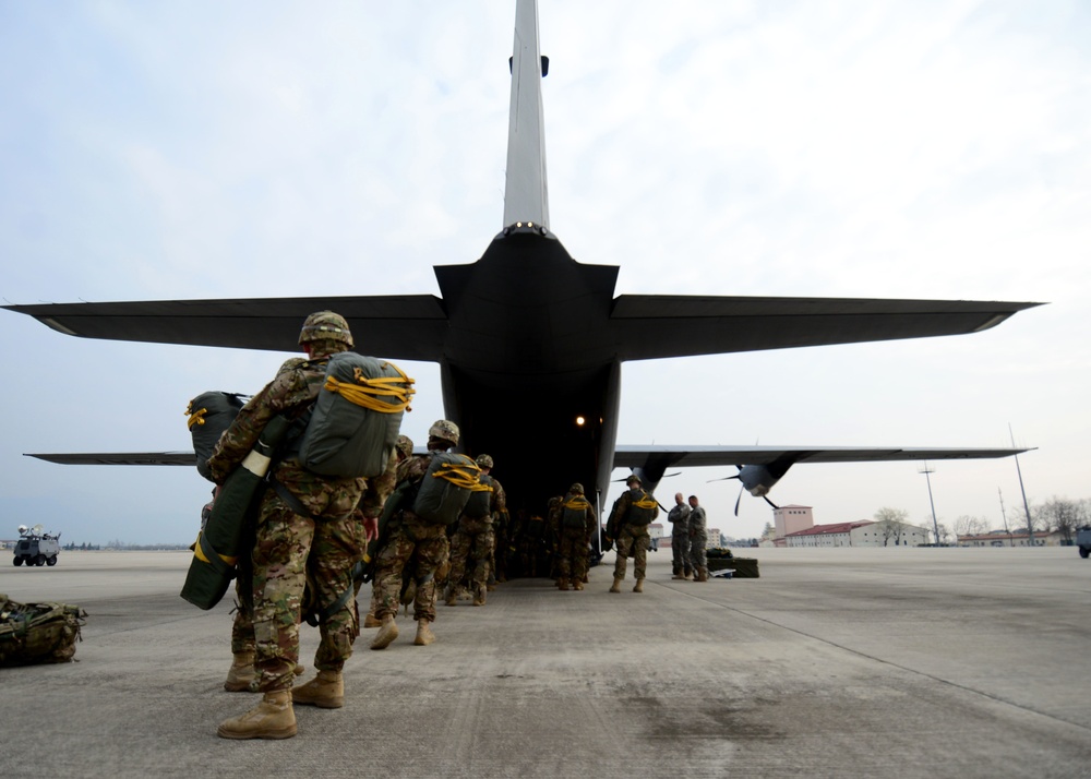 Strategic Airlift Capability supports the Saber Junction 15 deployment readiness exercise