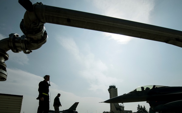 Airmen refuel F-16's during hot pit refuel