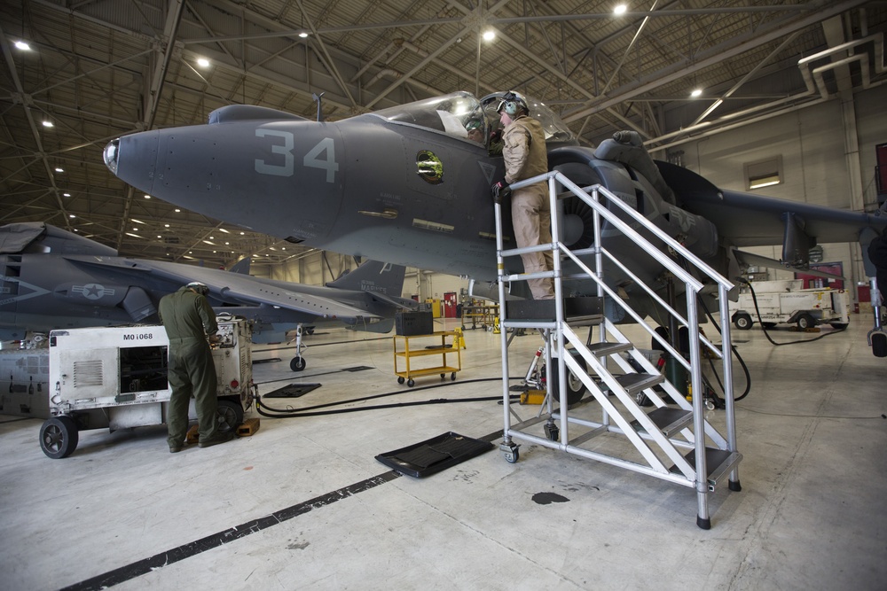 VMAT-203 Harrier Maintenance